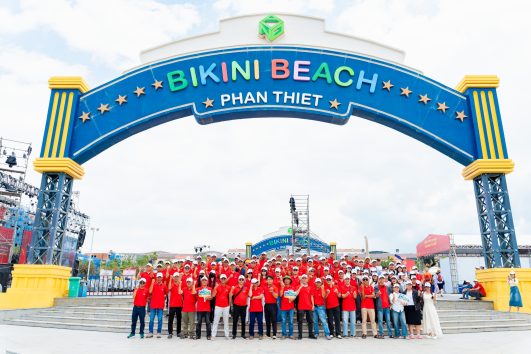 Đoàn VNPlus Travel & Event tại Bikini Beach, Phan Thiết