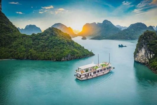 Vịnh Hạ Long - VNPlus Travel & Event