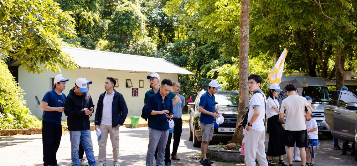 Đoàn khách tham gia hành trình trải nghiệm cùng VNPlus Travel & Event